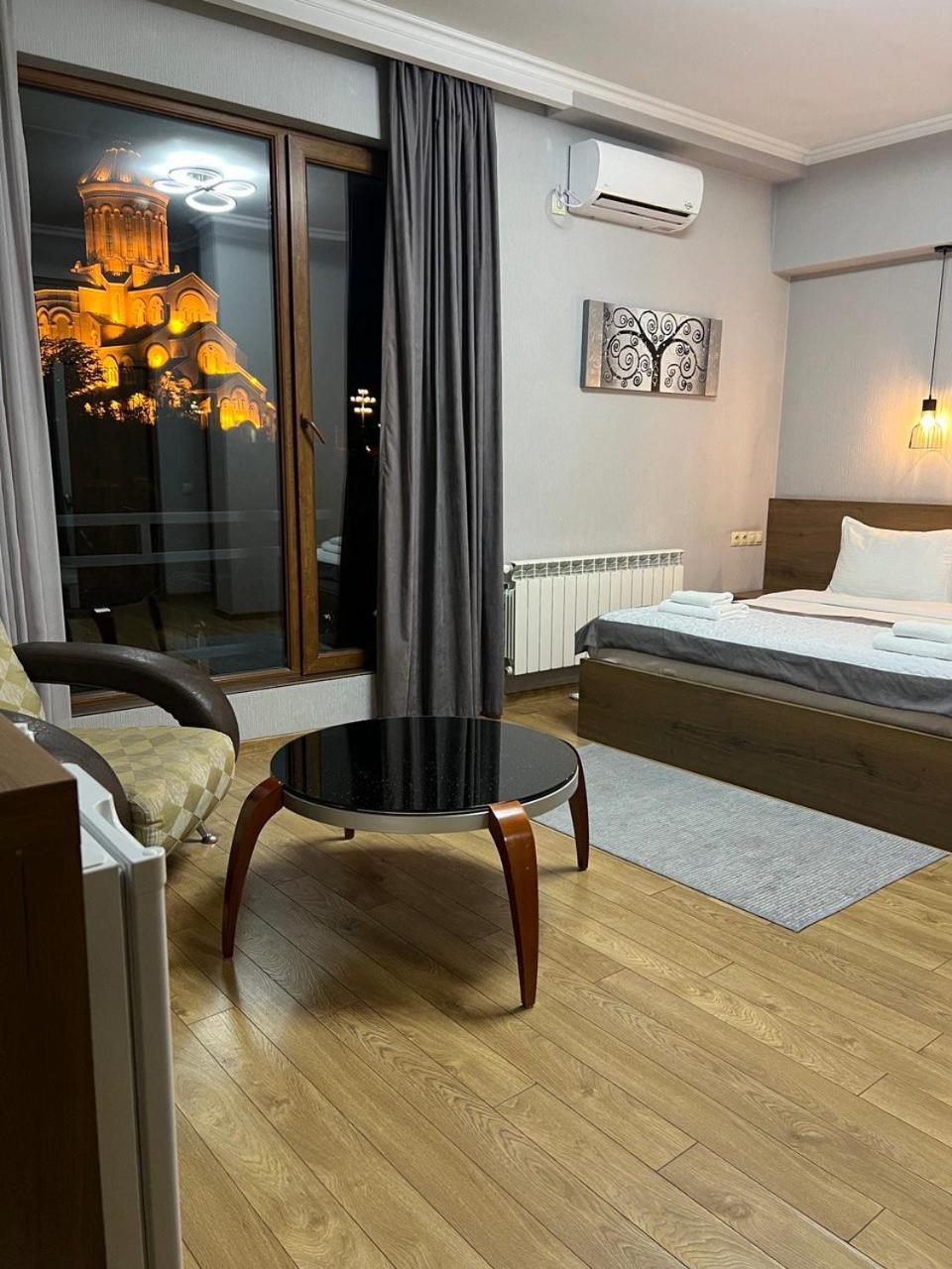 Hotel Livin 第比利斯 外观 照片
